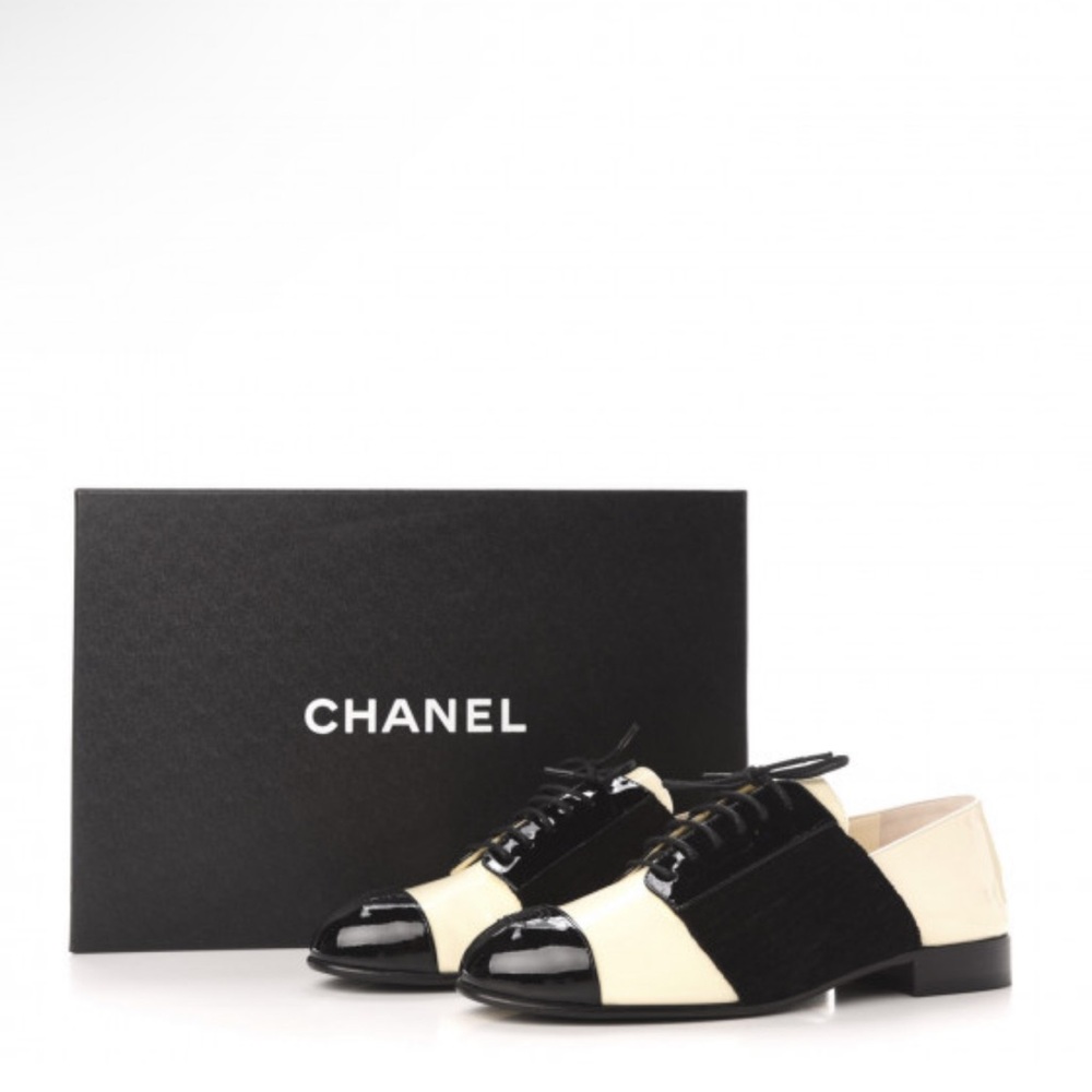 AUTHENTIC CHANEL PATENT CAP TOE LACE UP OXFORDS 35.5